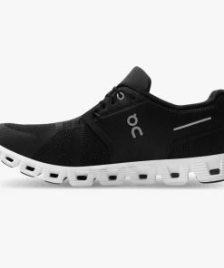 ON Running M's Cloud 5 -Black/White Footwear