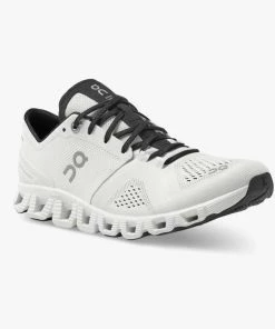 ON Running Footwear W's Cloud X - White/Black